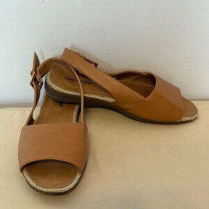 🐱 5 for $10.  Comfortview Adele Tan Sandals Size 8 1/2M